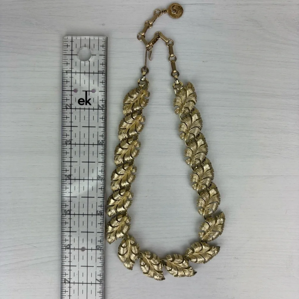 Lisner Jewelry this necklace