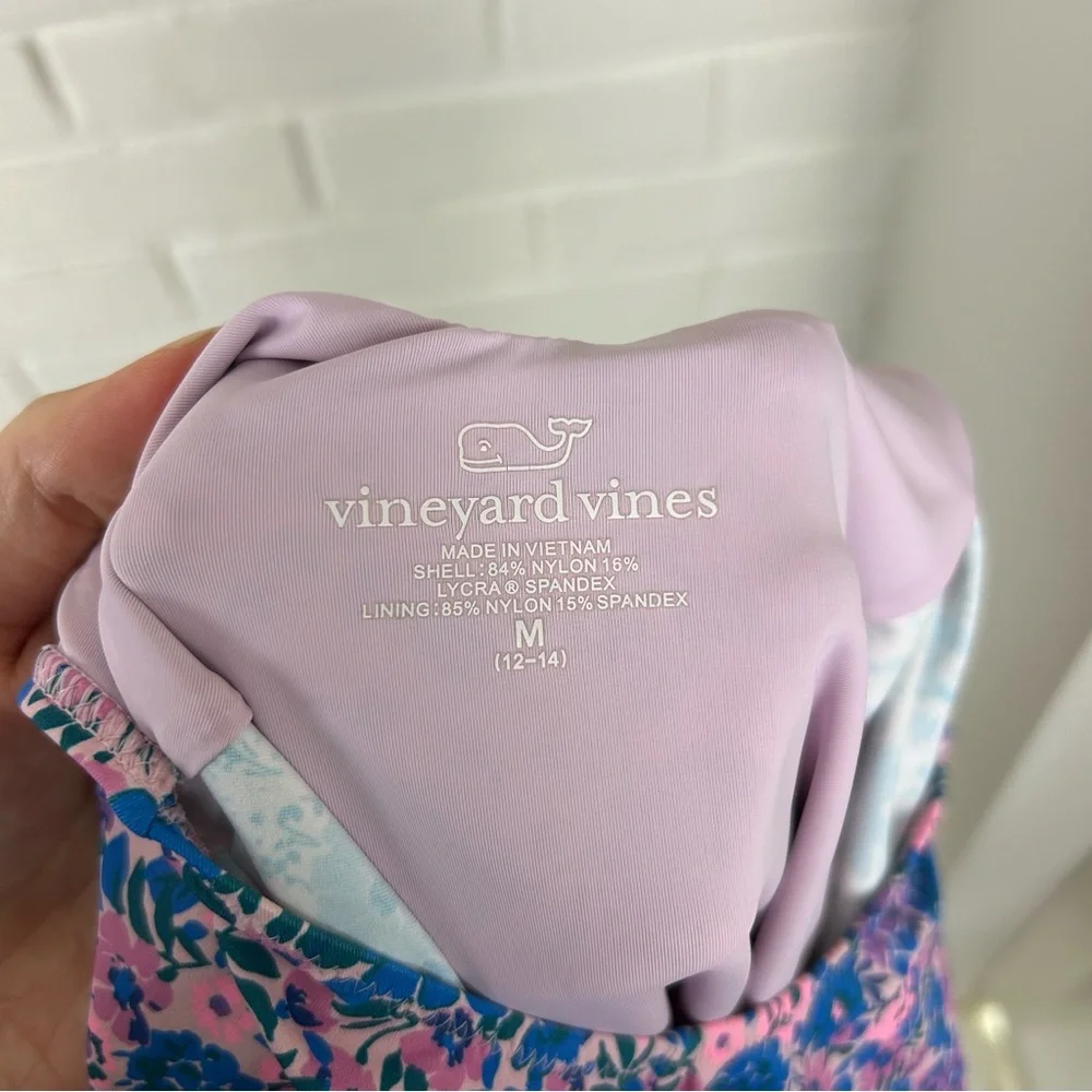 Vineyard Vines good pre