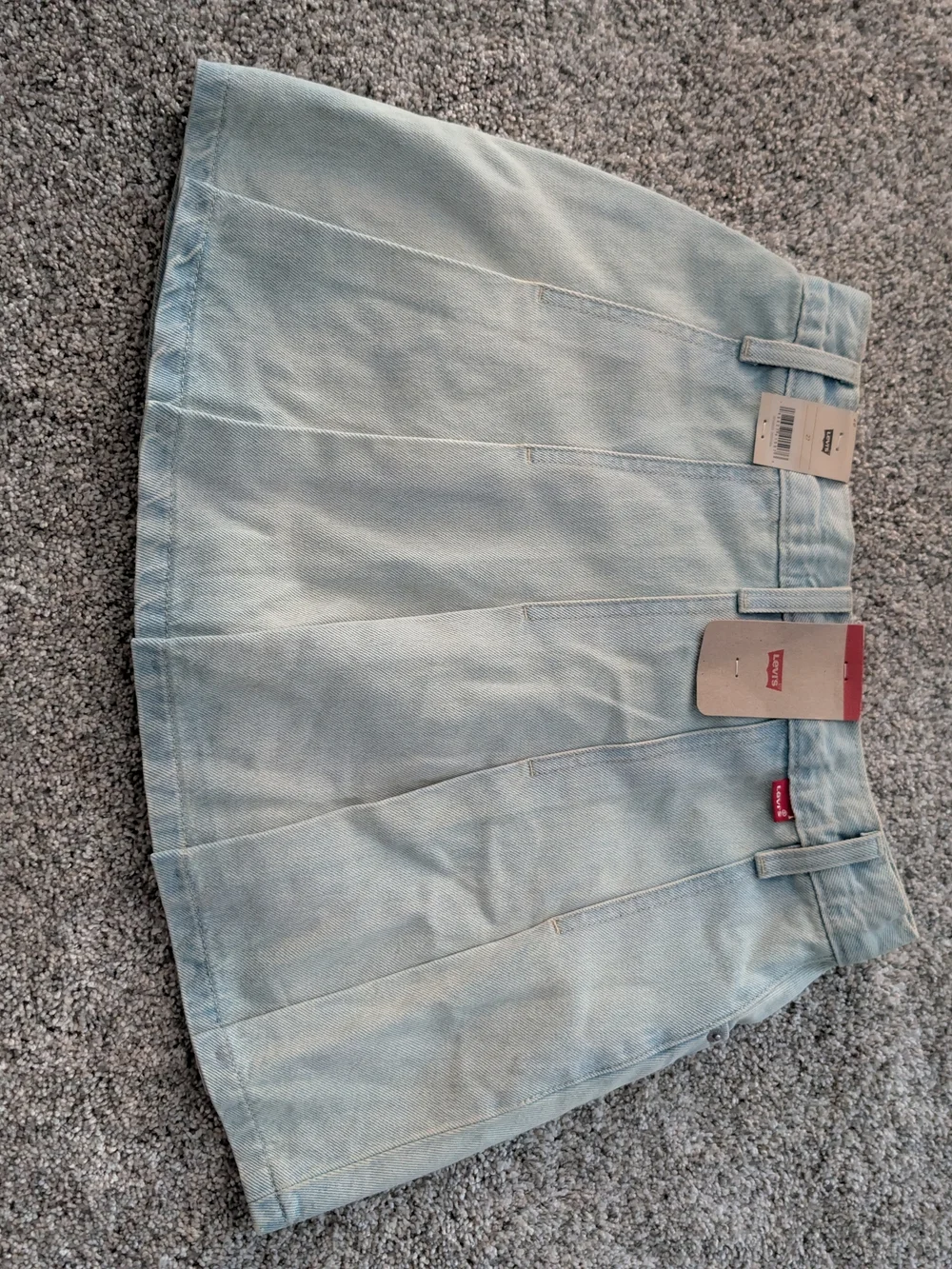 NWT Levi’s Light Wash Pleated Denim Mini Skirt Size 27 Y2K Utility