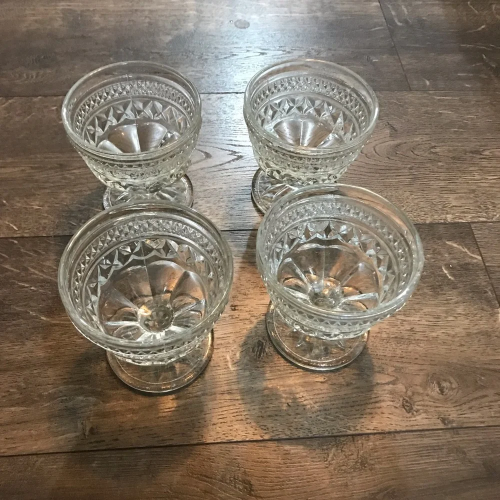 Set of‎ 4 Dessert Dishes