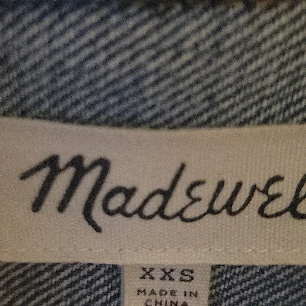 Madewell button excellent
