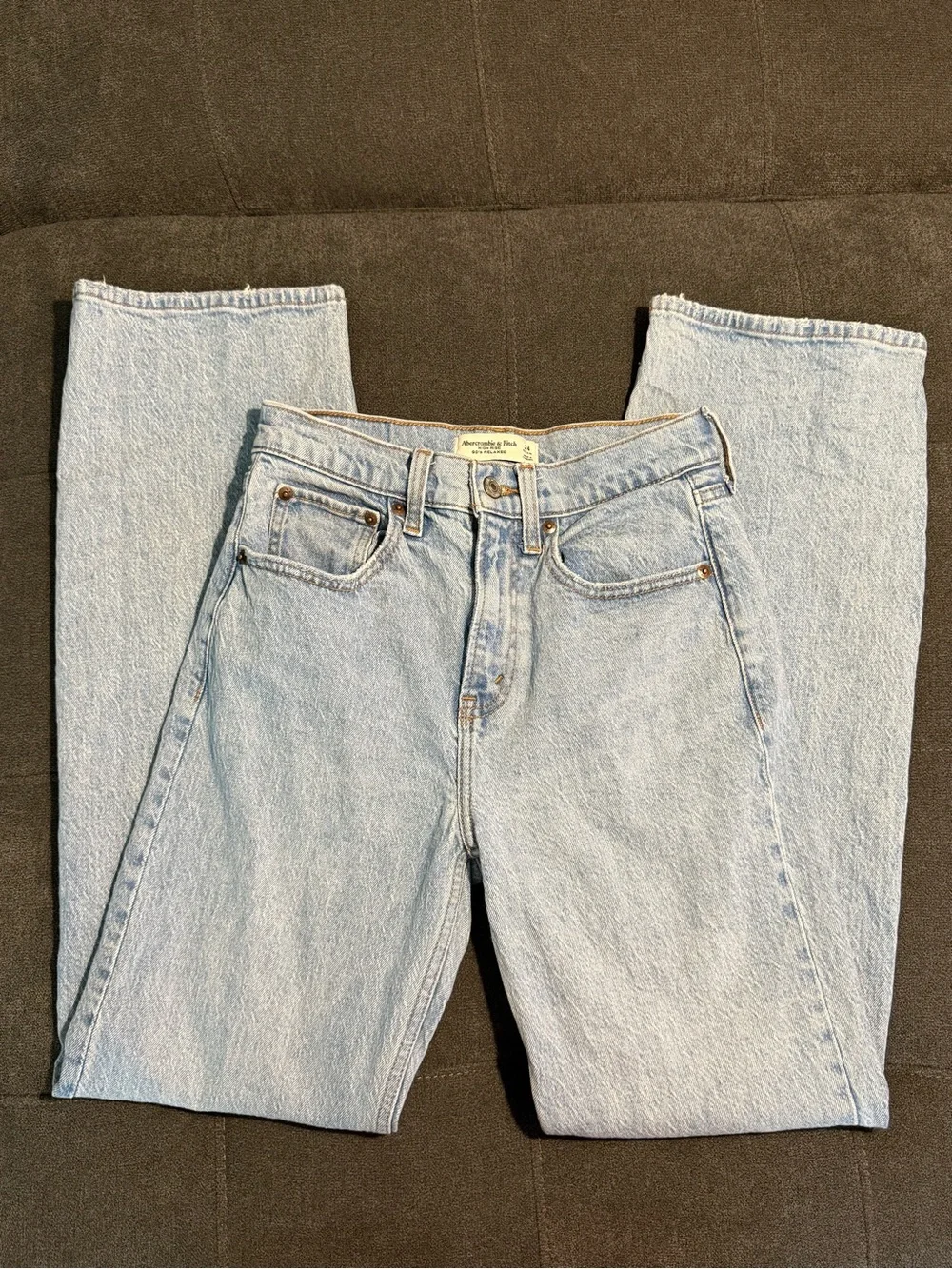 Abercrombie & Fitch High Rise 90’s Relaxed Light Wash Blue Denim Jeans