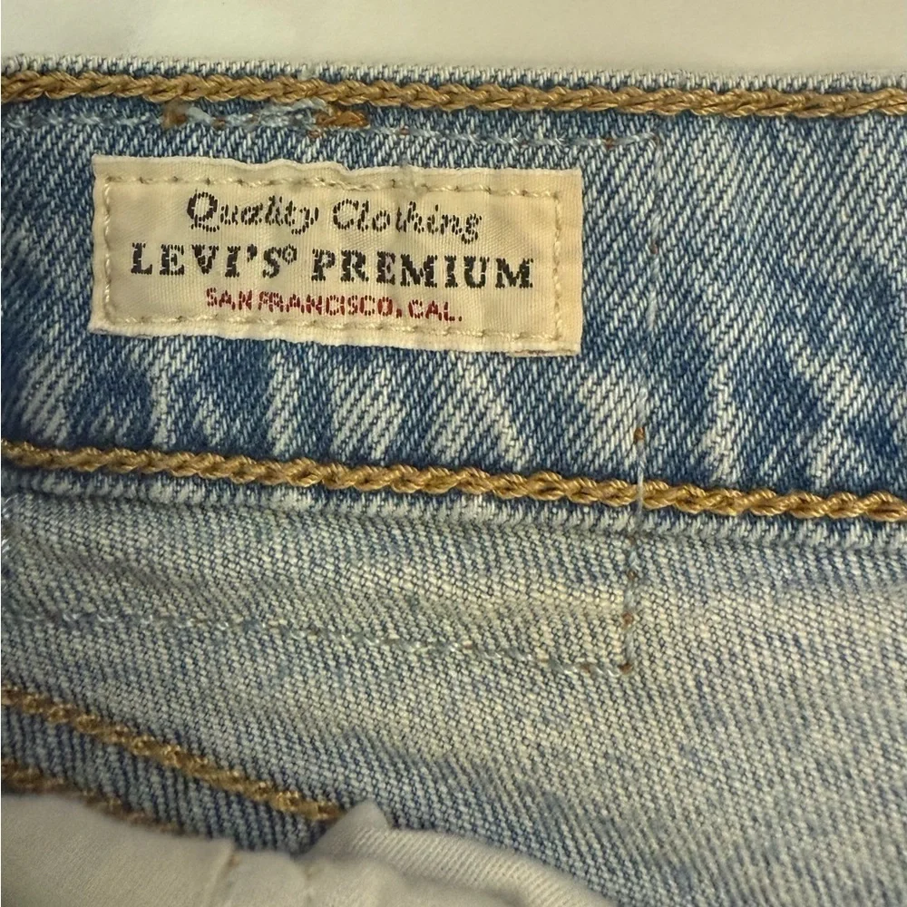 Levi's High-Rise Straight Light Blue Jeans Size 25
