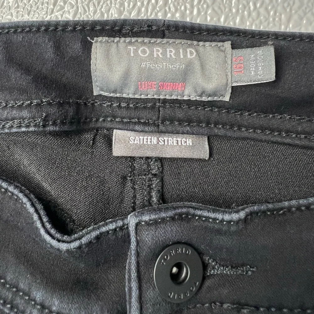 Torrid Women's Luxe Skinny Sateen Stretch Black Jeans Size 16S