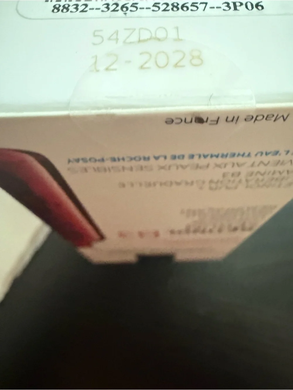 La Roche-Posay Retinol B3 Serum — White & Red