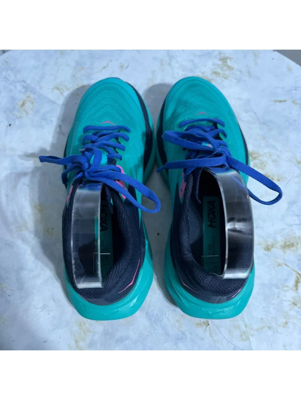 Hoka One One signs tread