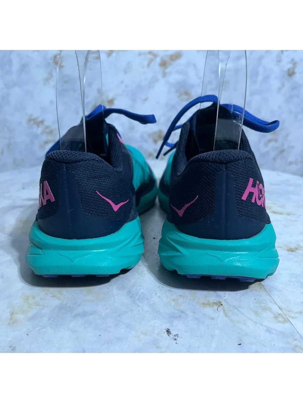 Hoka One One signs tread