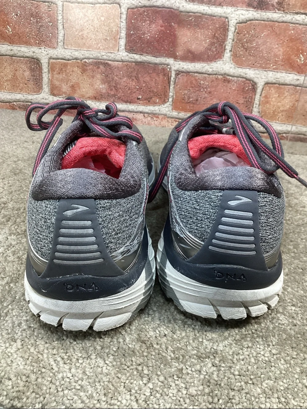 Brooks Adrenaline GTS 18 women’s running shoes sneakers size 9.5