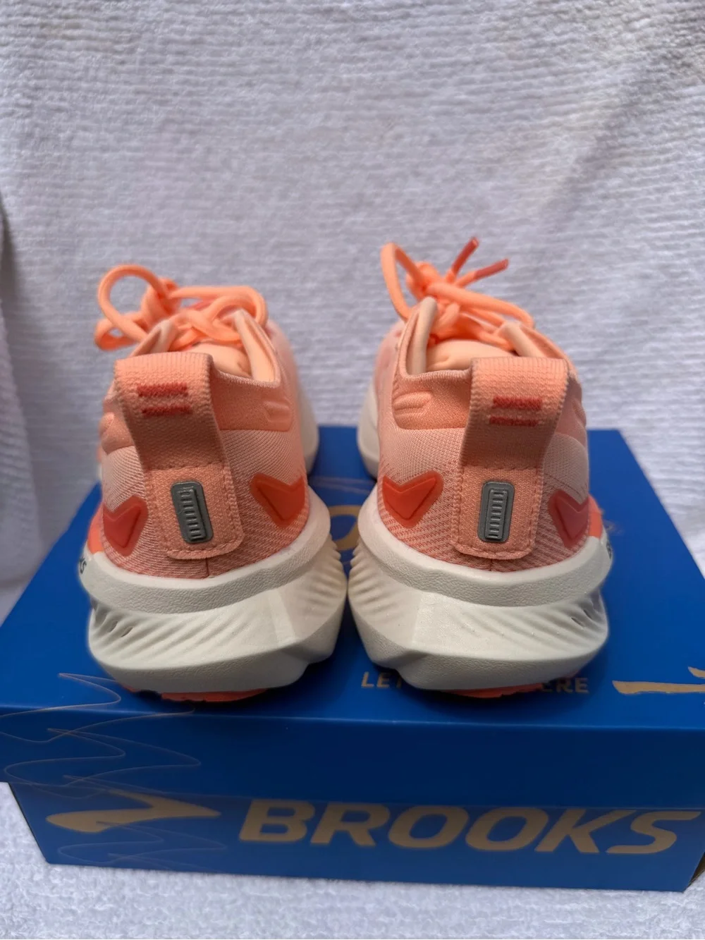 New Brooks Glycerin 23 Women’s Running Shoes Size 5 Coral Peach Spellbound