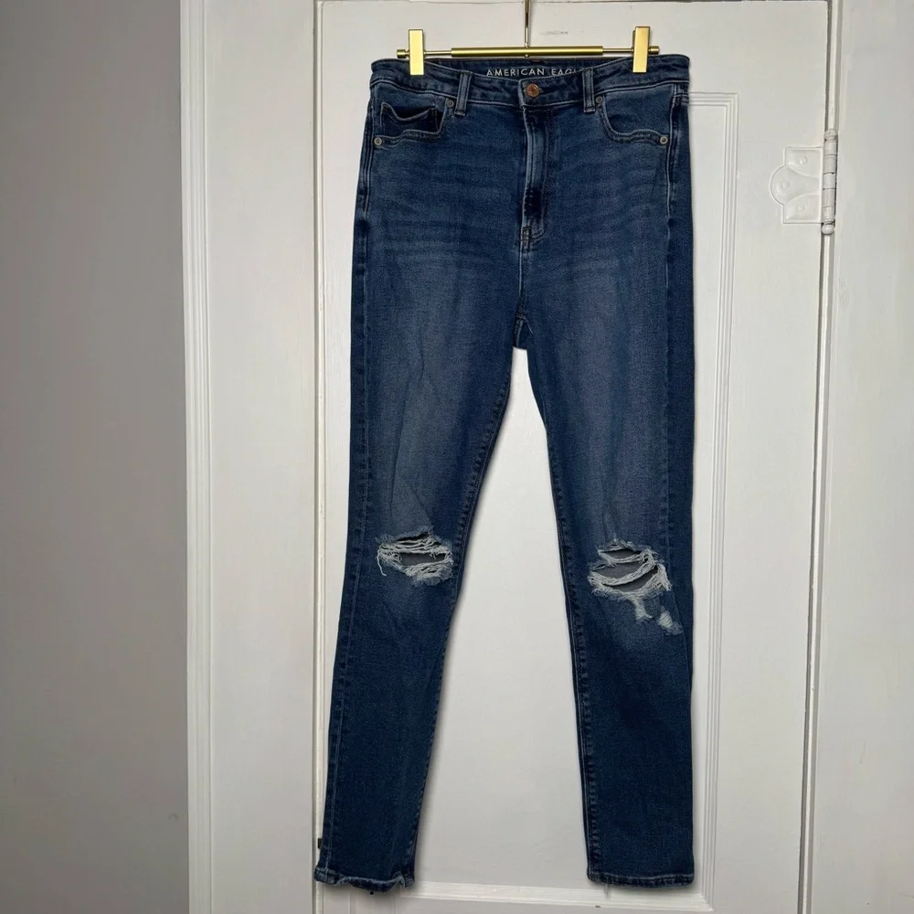 American Eagle Stretch Mom Jean in Easy Breezy Blue Distressed Frayed 8 Long