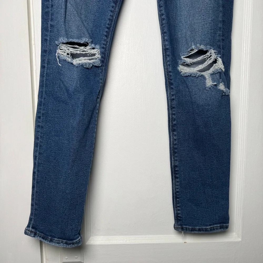 American Eagle Stretch Mom Jean in Easy Breezy Blue Distressed Frayed 8 Long