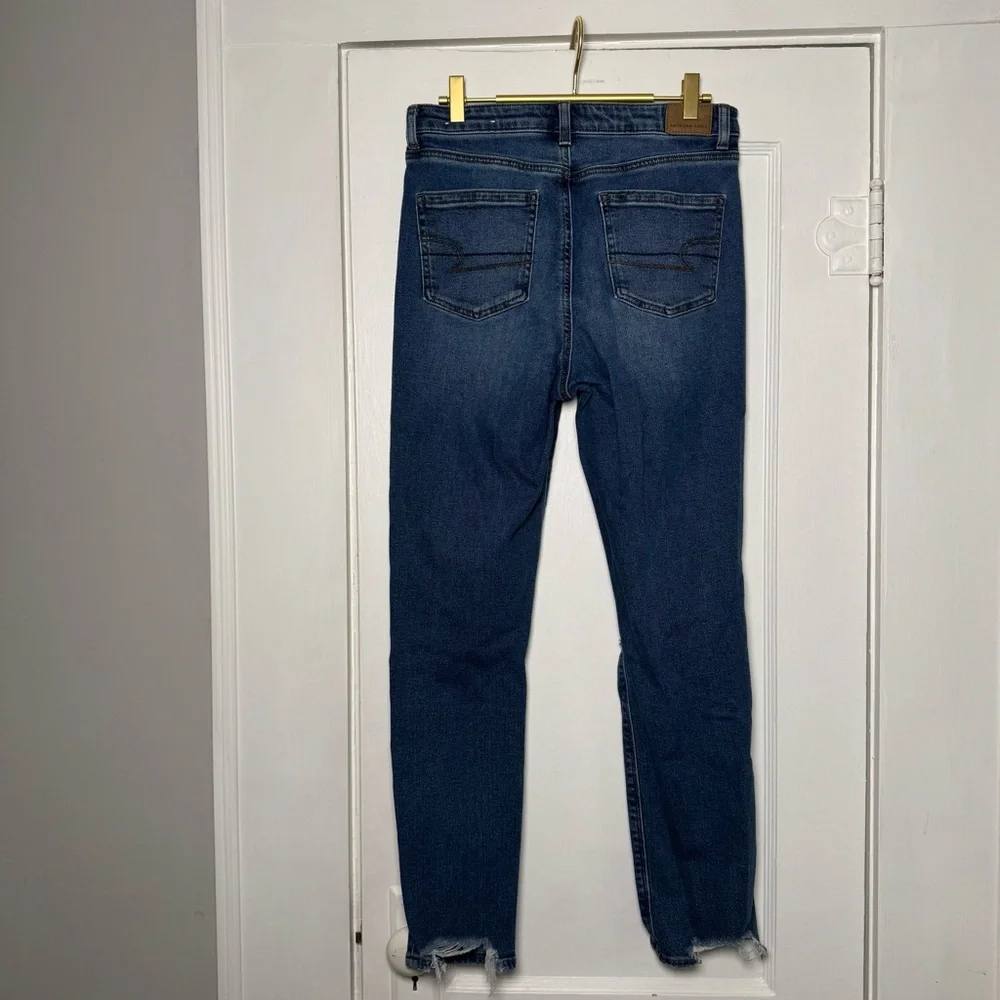 American Eagle Stretch Mom Jean in Easy Breezy Blue Distressed Frayed 8 Long