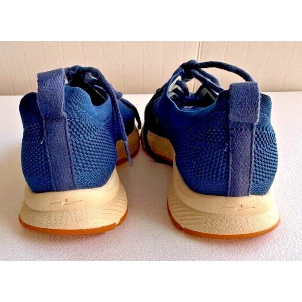 HYLO running shoes