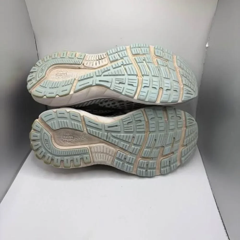 Brooks women’s gray