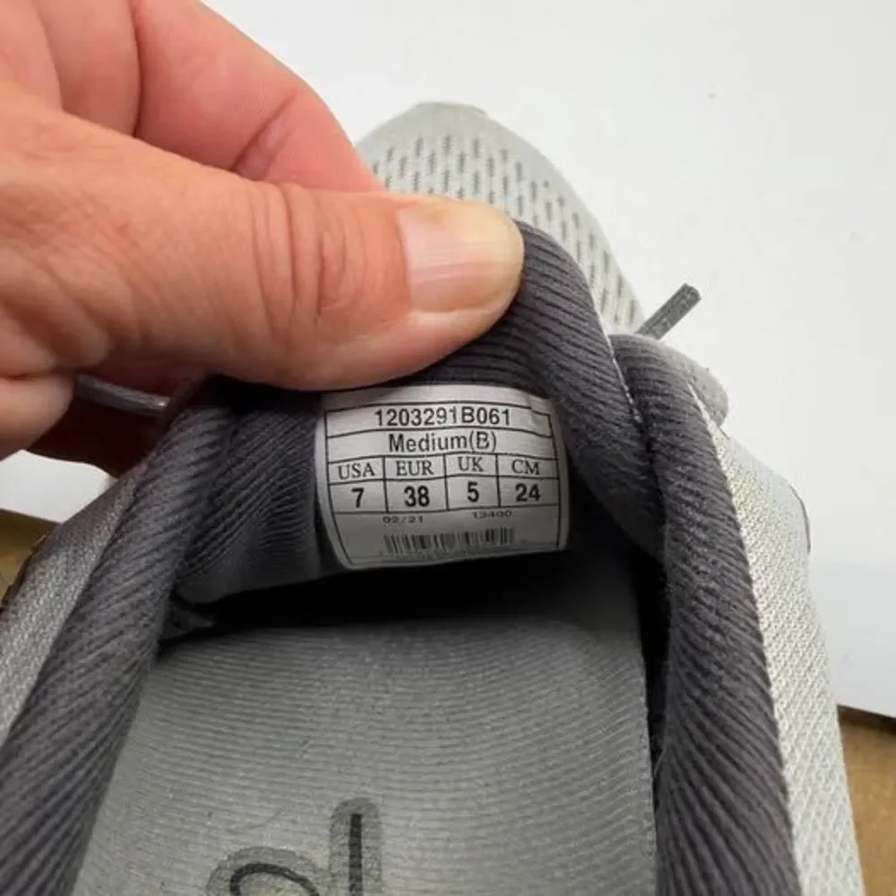 Brooks women’s gray