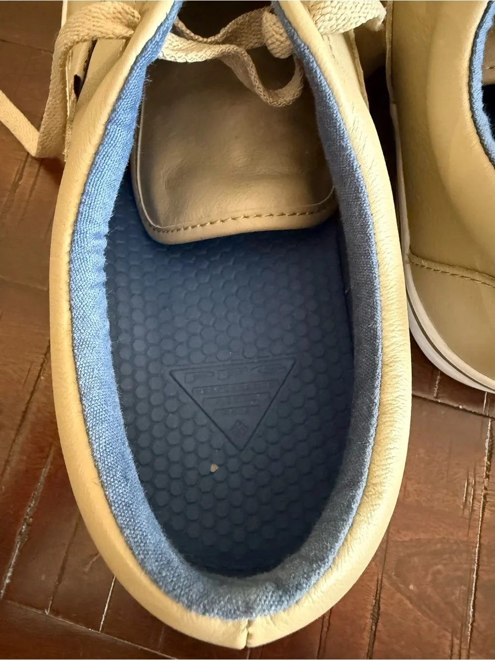 Columbia Beige Leather Low-Top Sneakers with Blue Lining