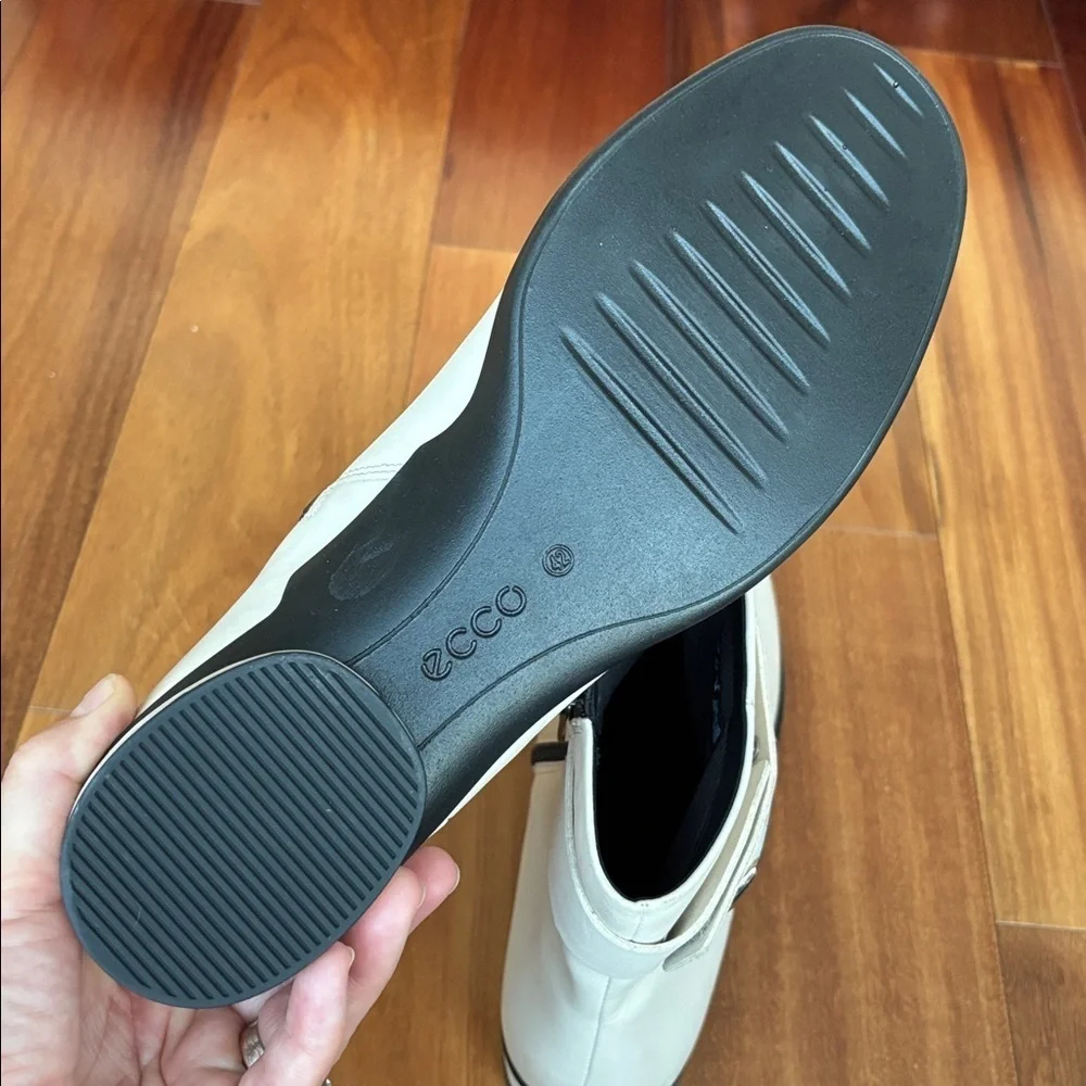 NWOT Ecco leather boots