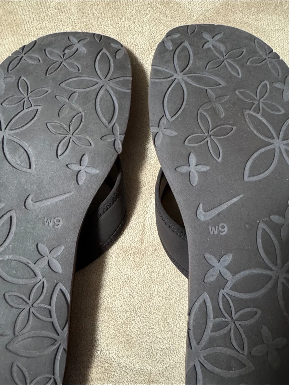 Nike Women’s Chocolate Brown and Pink Flip-flop sandals