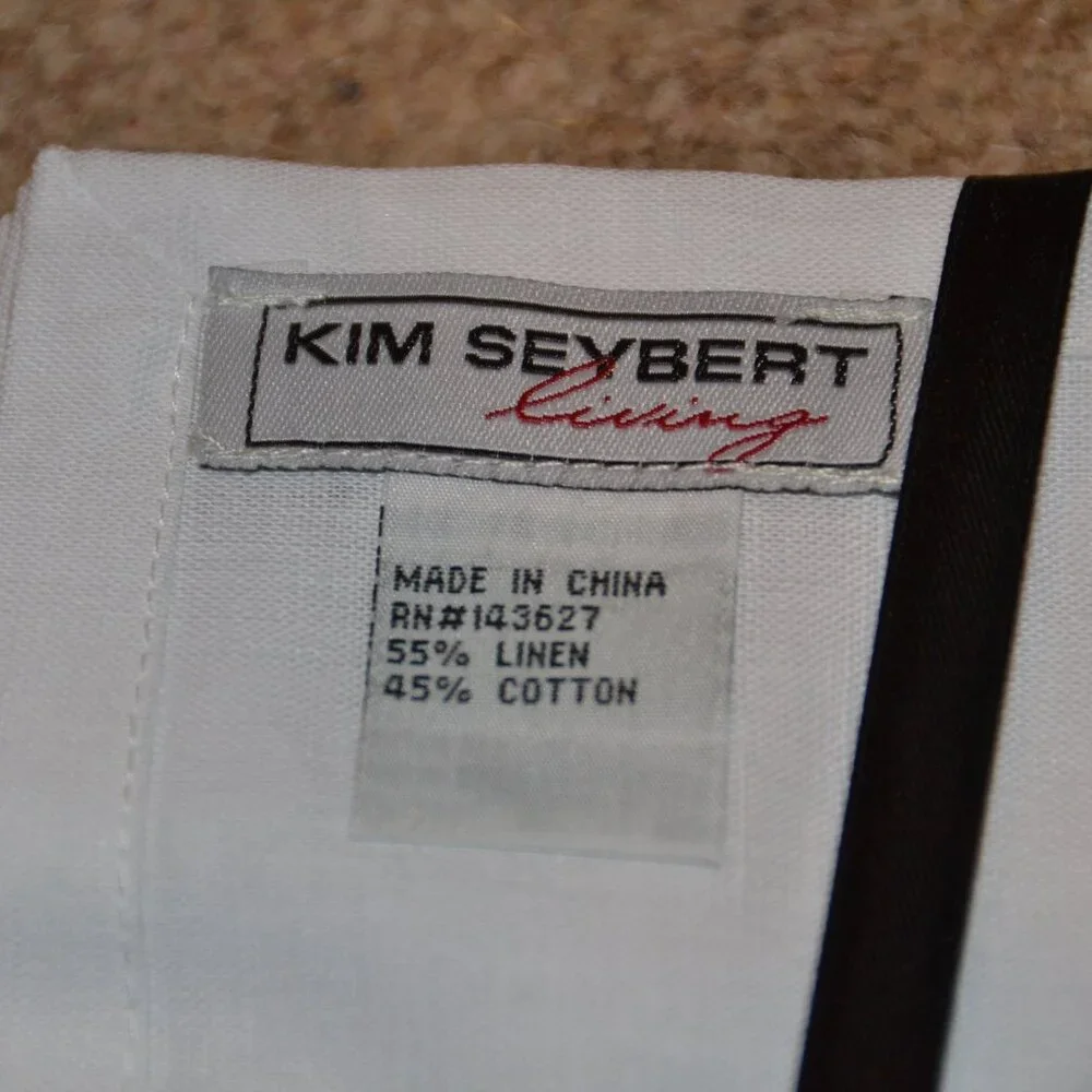 Kim Seybert taupe ivory displayed