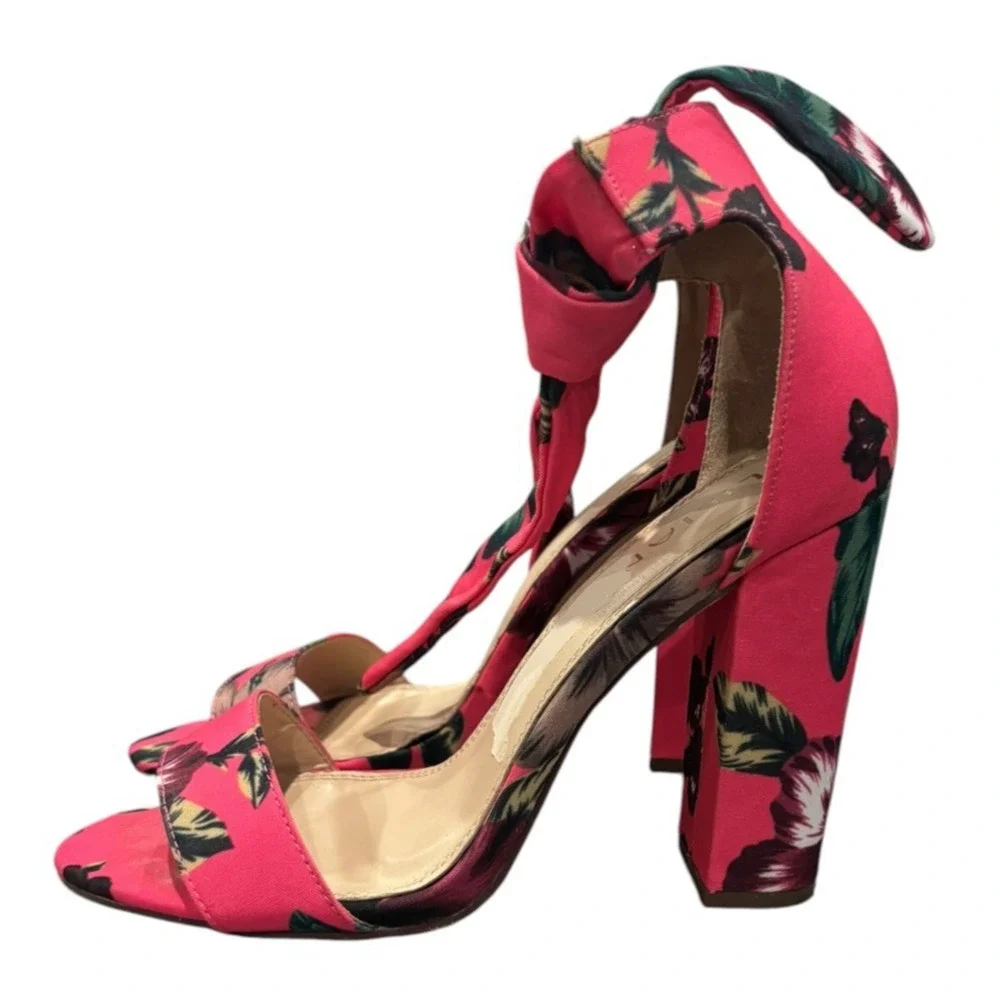 Liliana gorgeous floral