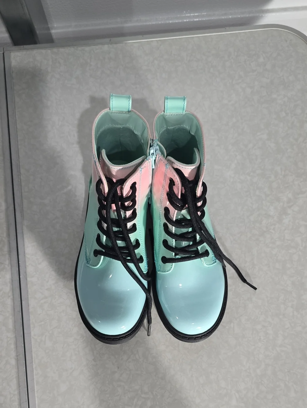 art class glossy ombre