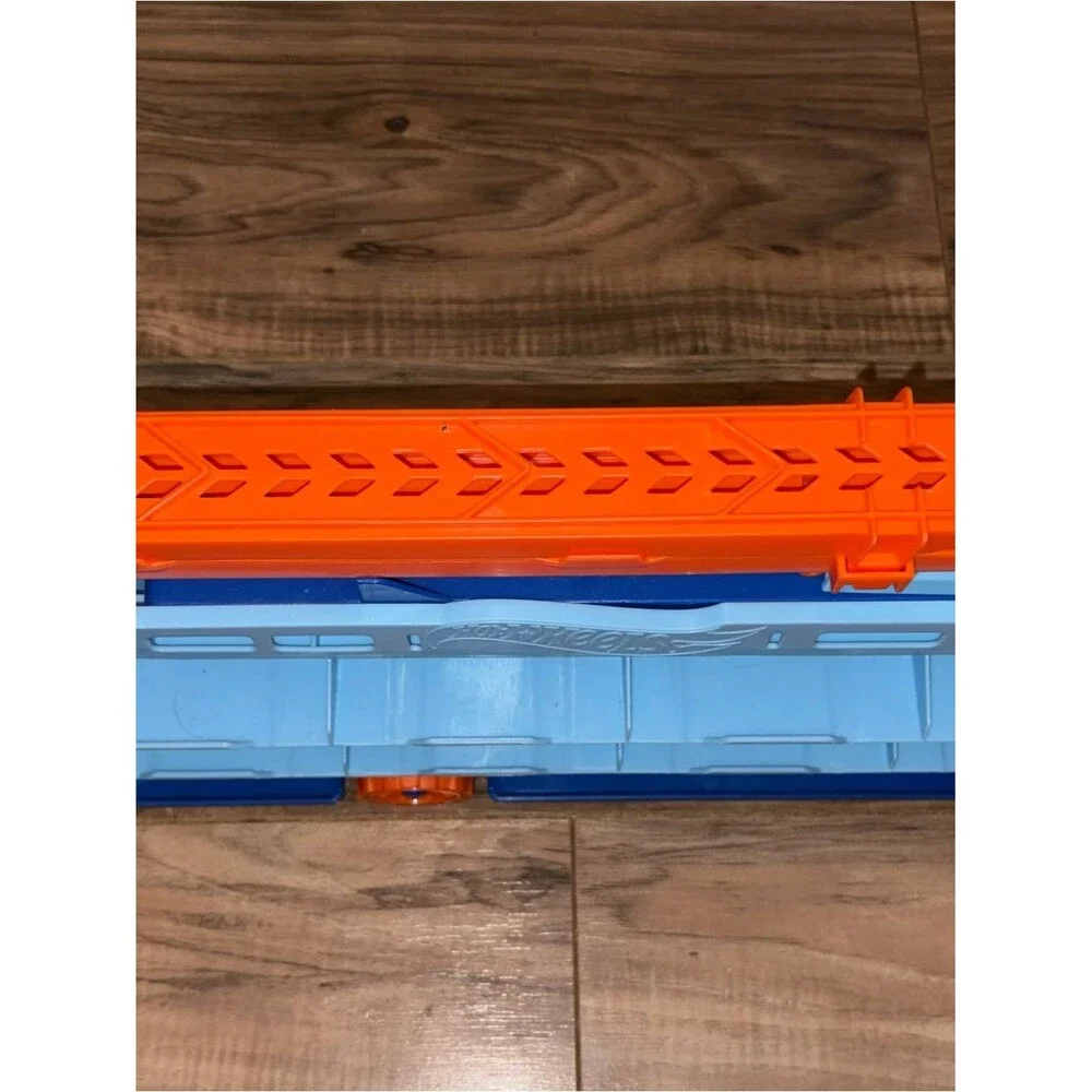 Hot Wheels transformable hauler