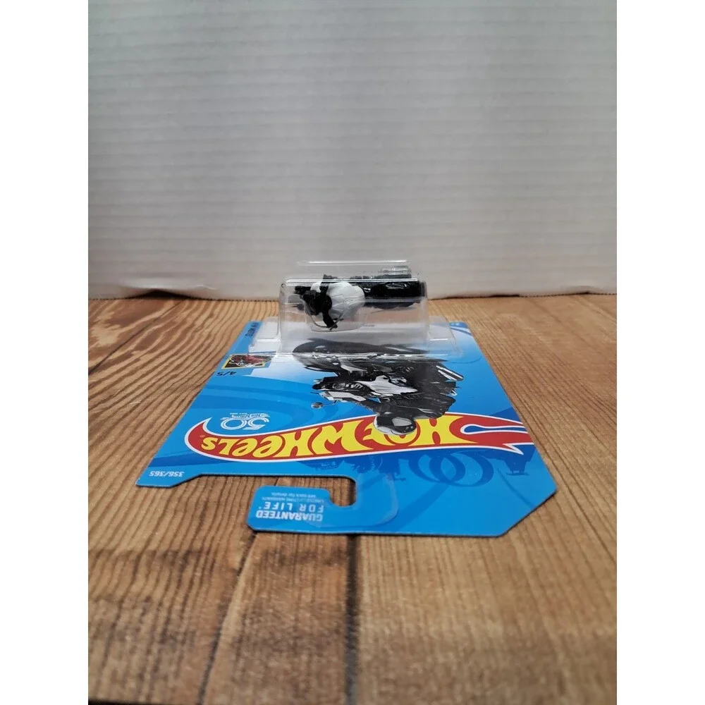 2018 Hot Wheels #356 HW Moto 4/5 BMW K 1300 R White/Black w/Black MC3 Spoke Whls