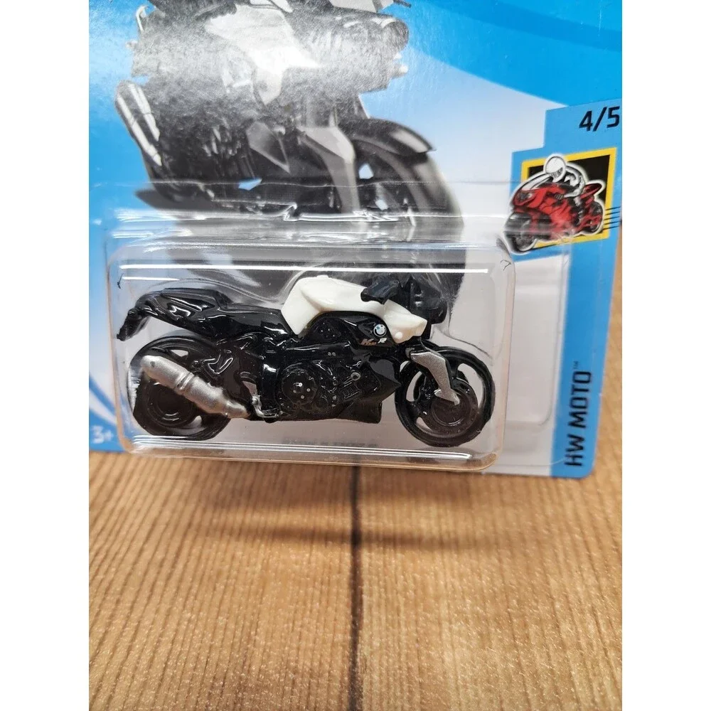 2018 Hot Wheels #356 HW Moto 4/5 BMW K 1300 R White/Black w/Black MC3 Spoke Whls