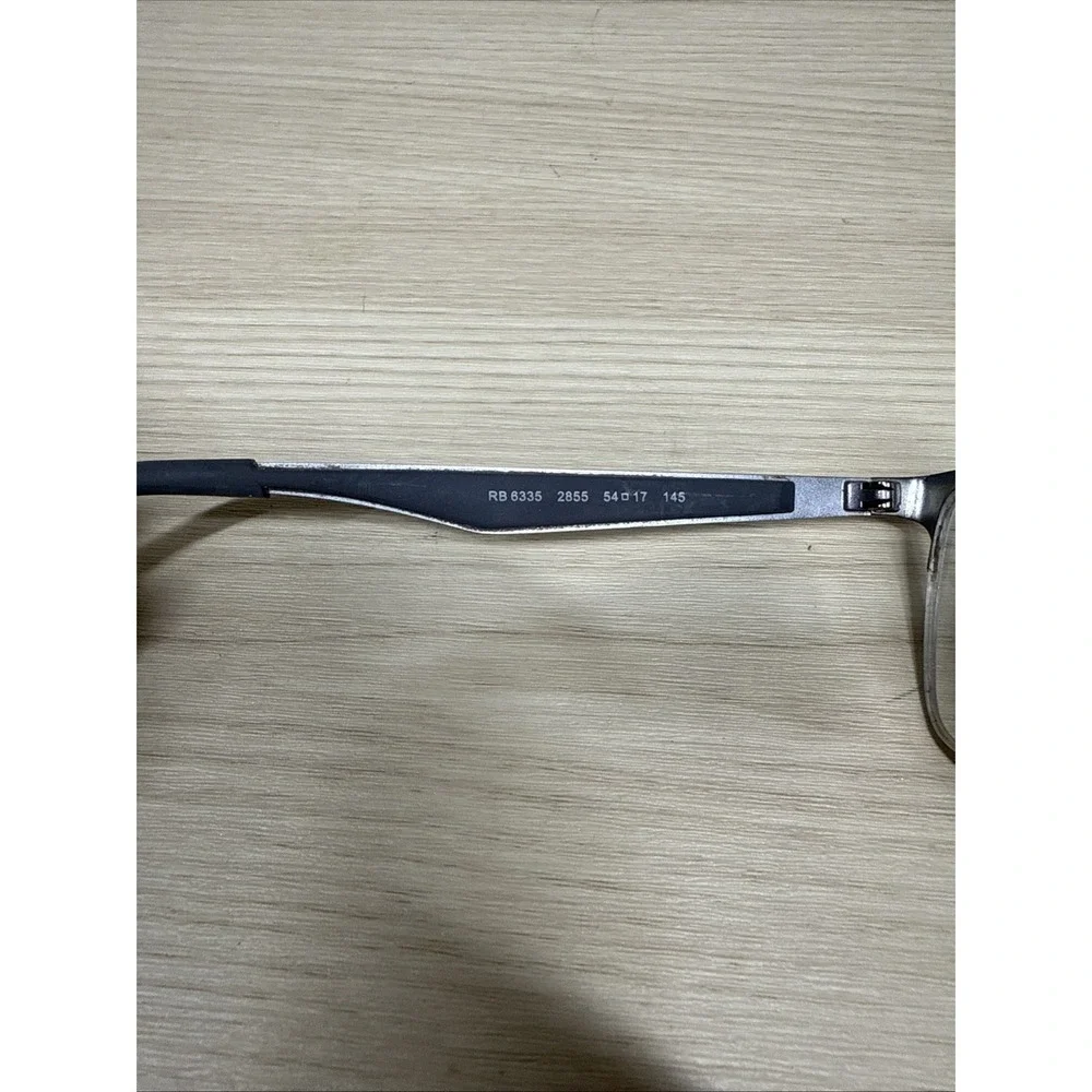 Ray-Ban details that ear