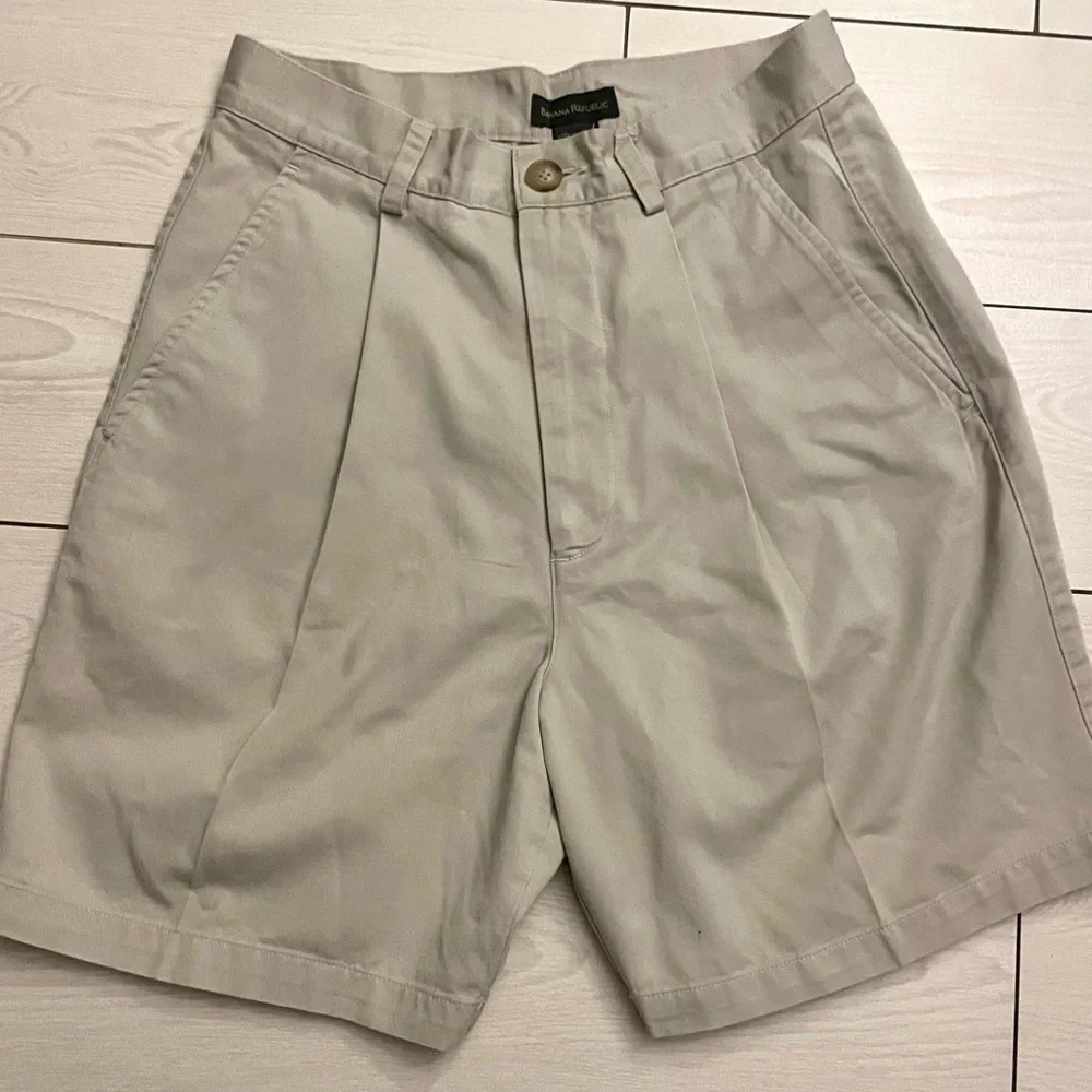 Banana Republic mens khaki shorts size 8‎