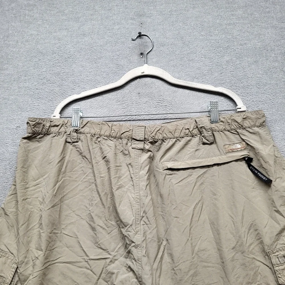 The North Face Men Shorts 2XL Khaki Nylon Cargo Shorts Button 10