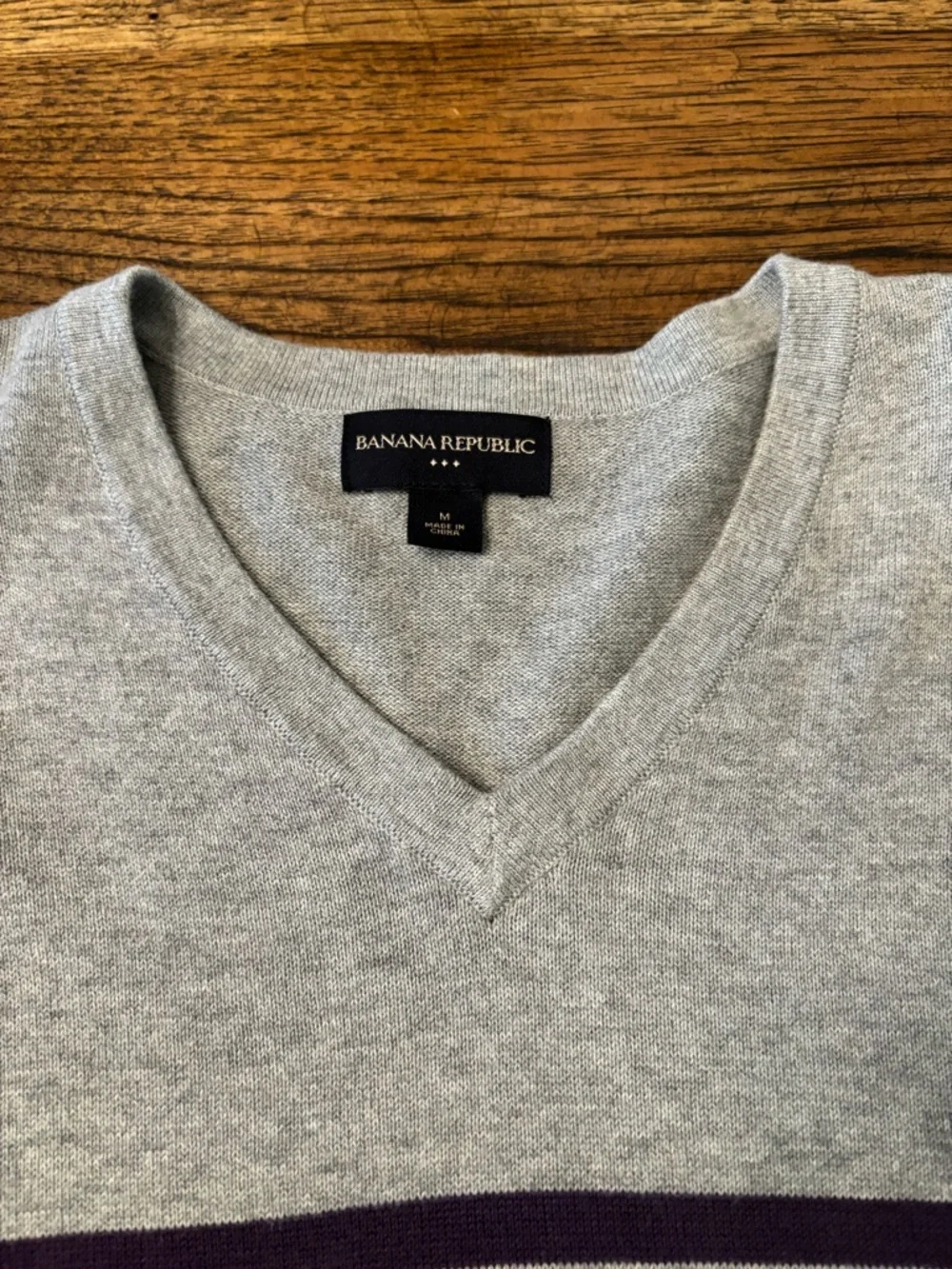 Banana Republic Men’s M Gray Purple Stripe Cotton V-Neck Sweater
