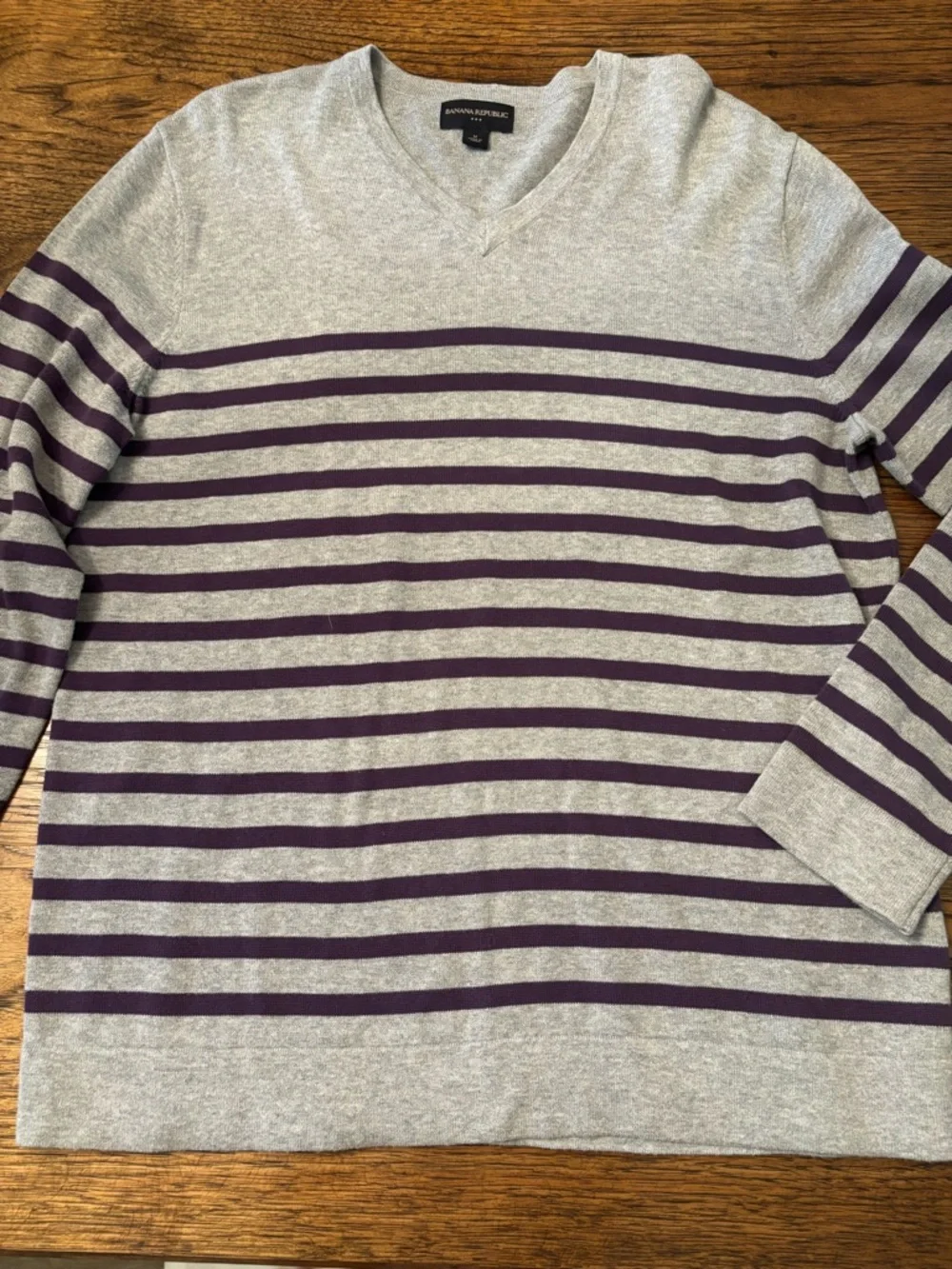 Banana Republic Men’s M Gray Purple Stripe Cotton V-Neck Sweater