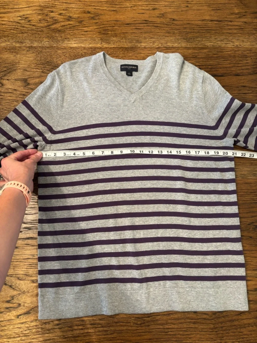 Banana Republic Men’s M Gray Purple Stripe Cotton V-Neck Sweater