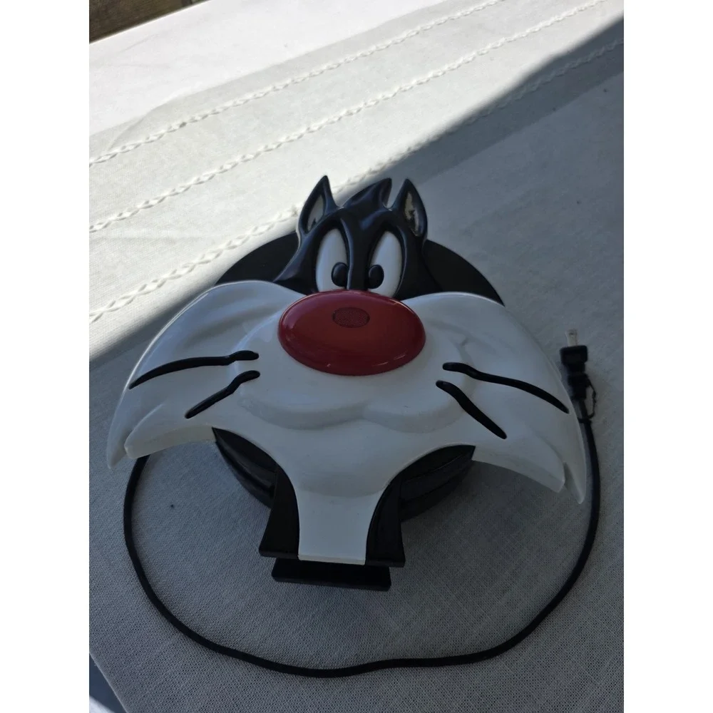 Salton looney tunes