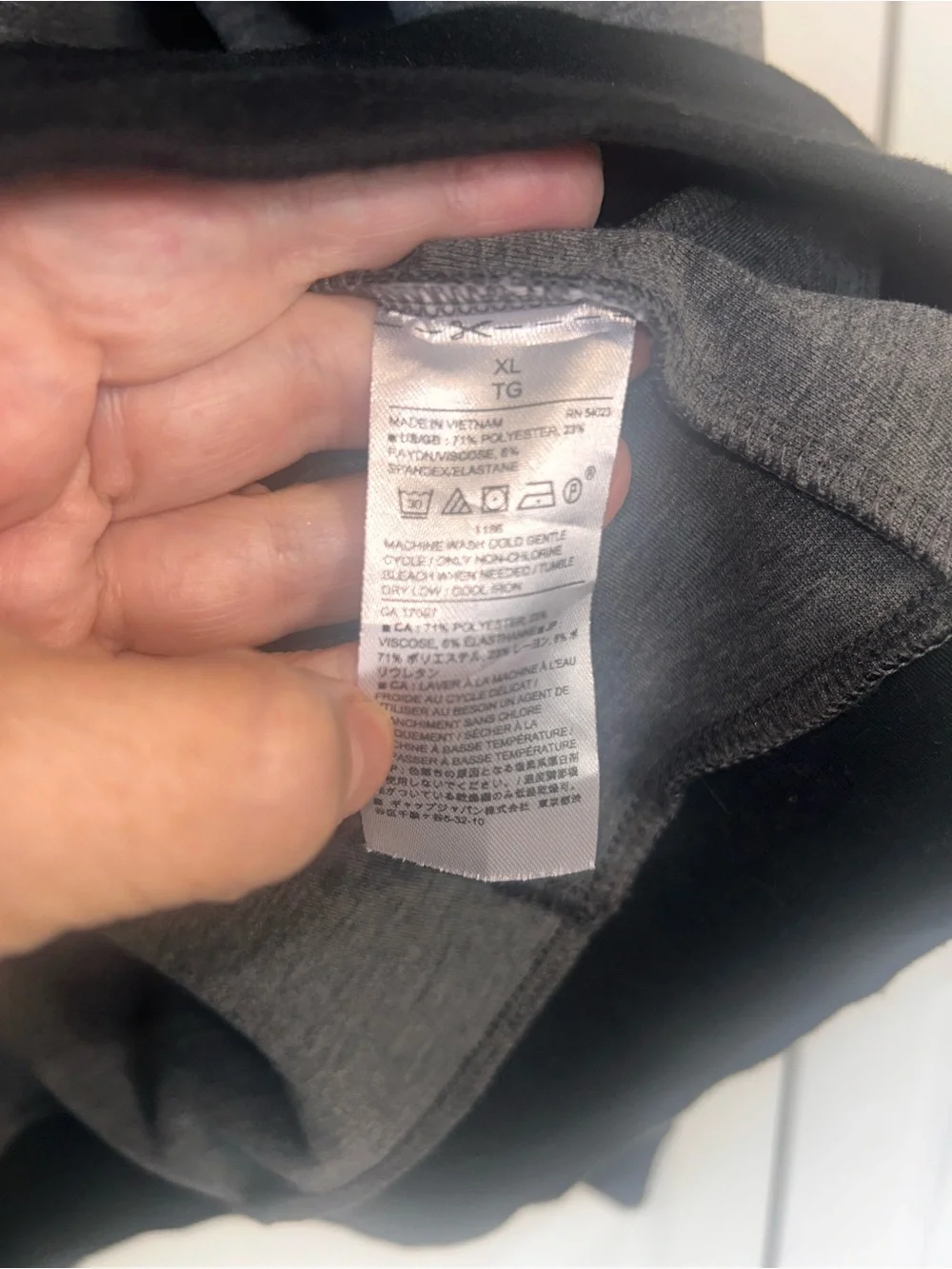 Banana Republic soft wear closure