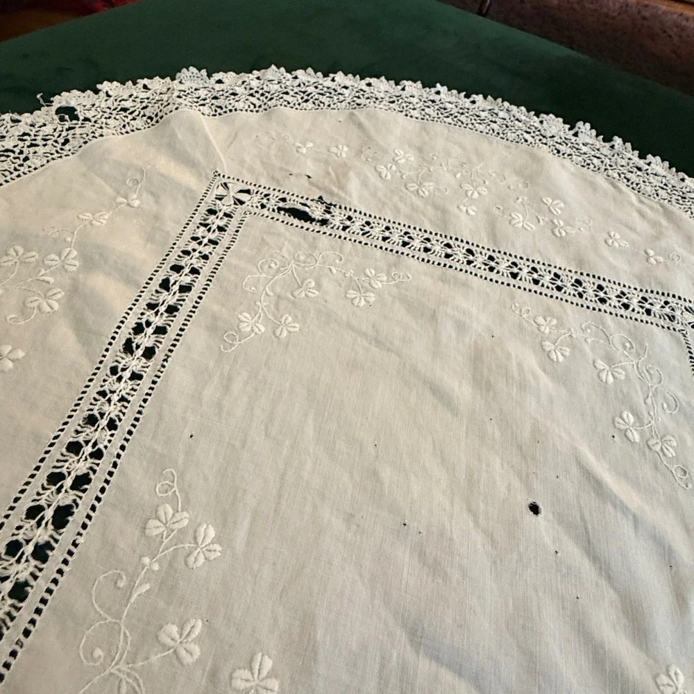 Vintage White Embroidered‎ Lace Round Tablecloth Doily 22 Inch Cotton Linen