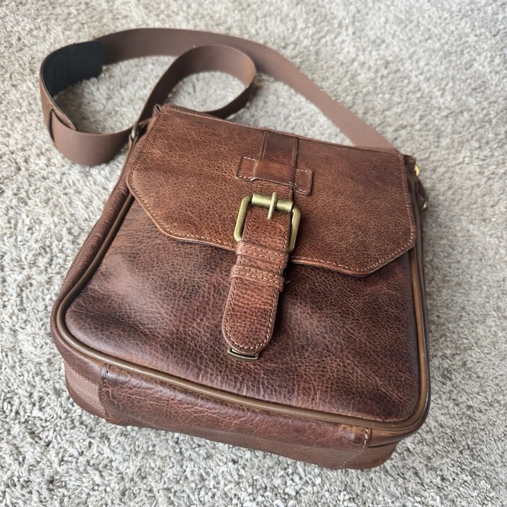 Wilsons Leather Messenger Crossbody Brown Vintage Leather Book / Kindle Bag