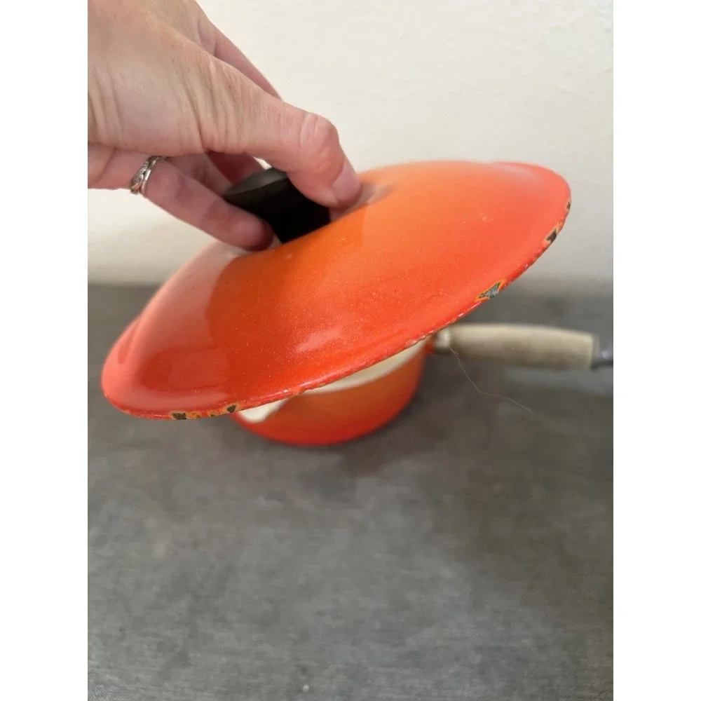 Le Creuset see photos