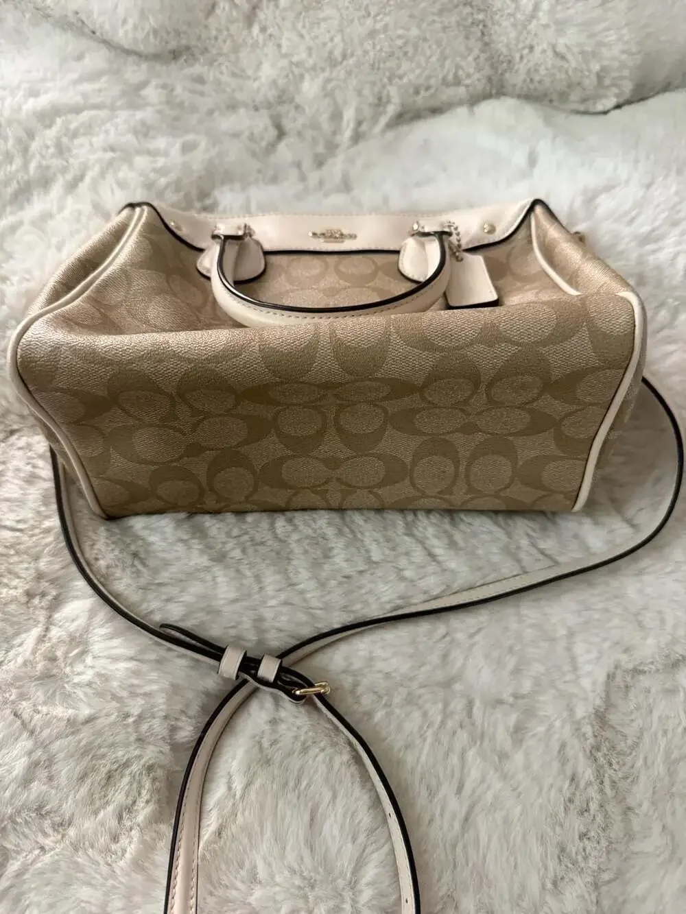 Coach crossbody no canvas