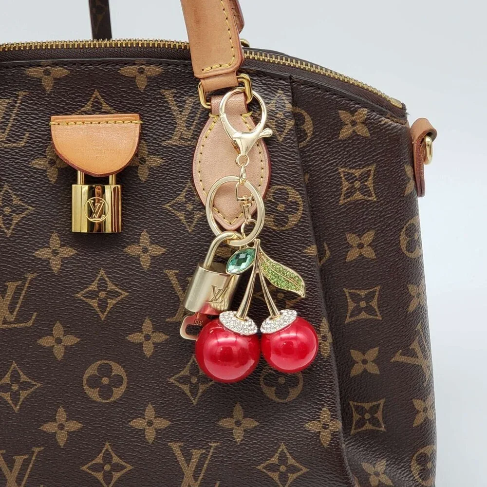 Louis Vuitton excellent includes tone