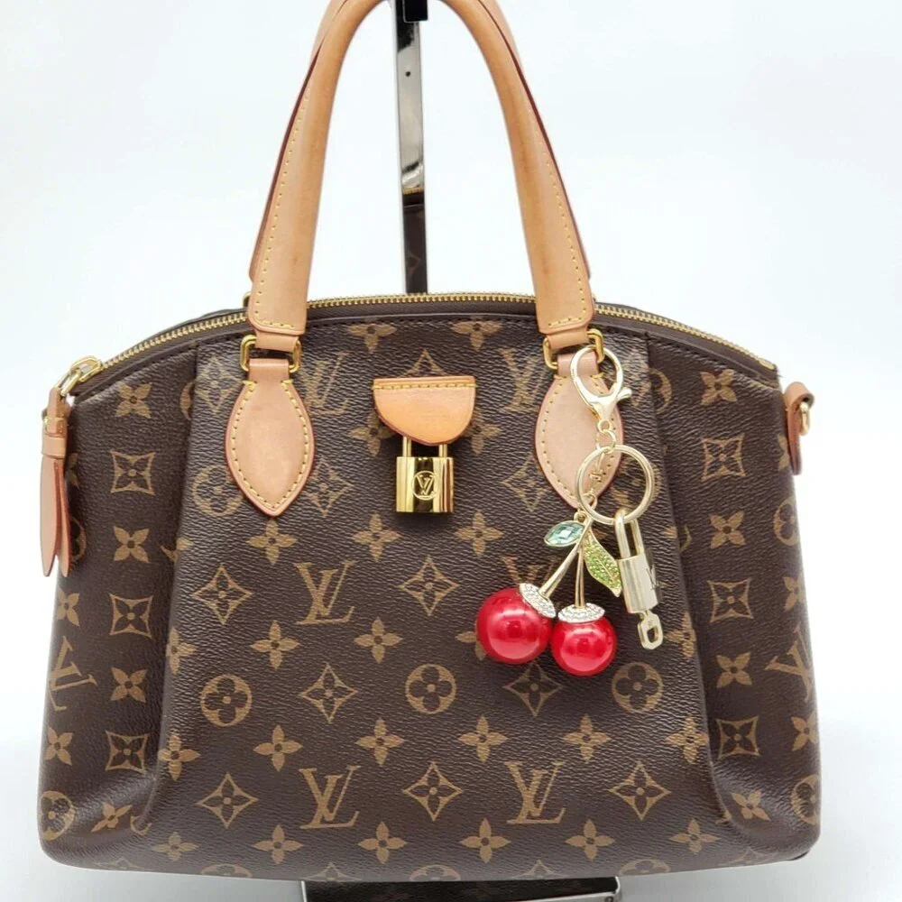 Louis Vuitton trusted locking no