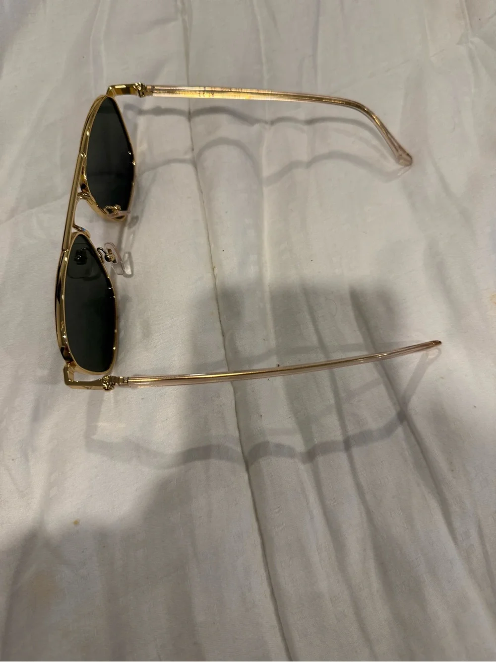 Louis Vuitton metal gold