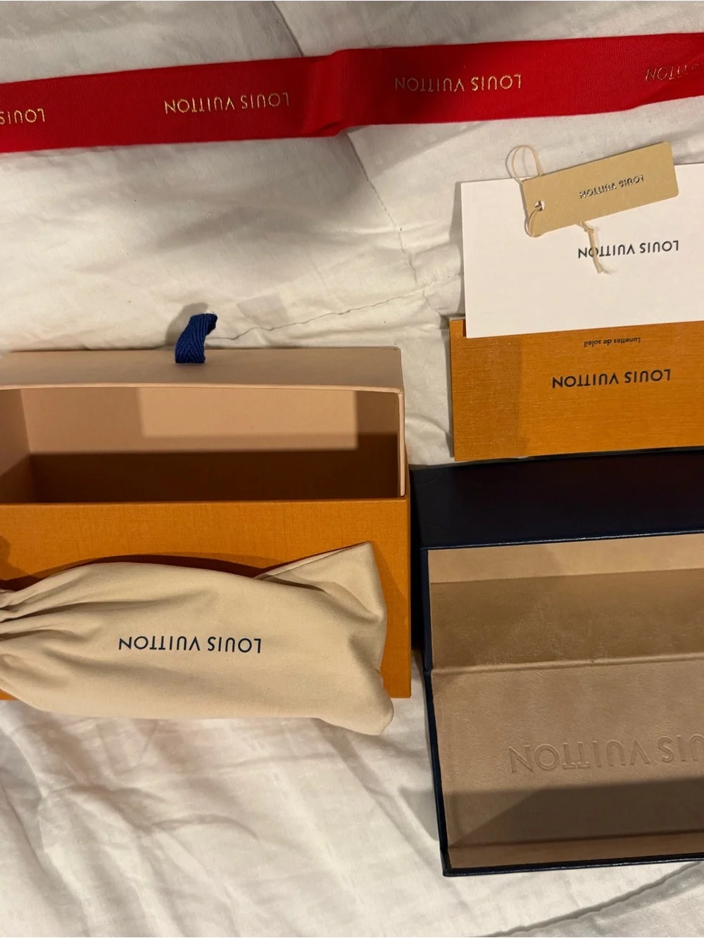 Louis Vuitton metal louis dark