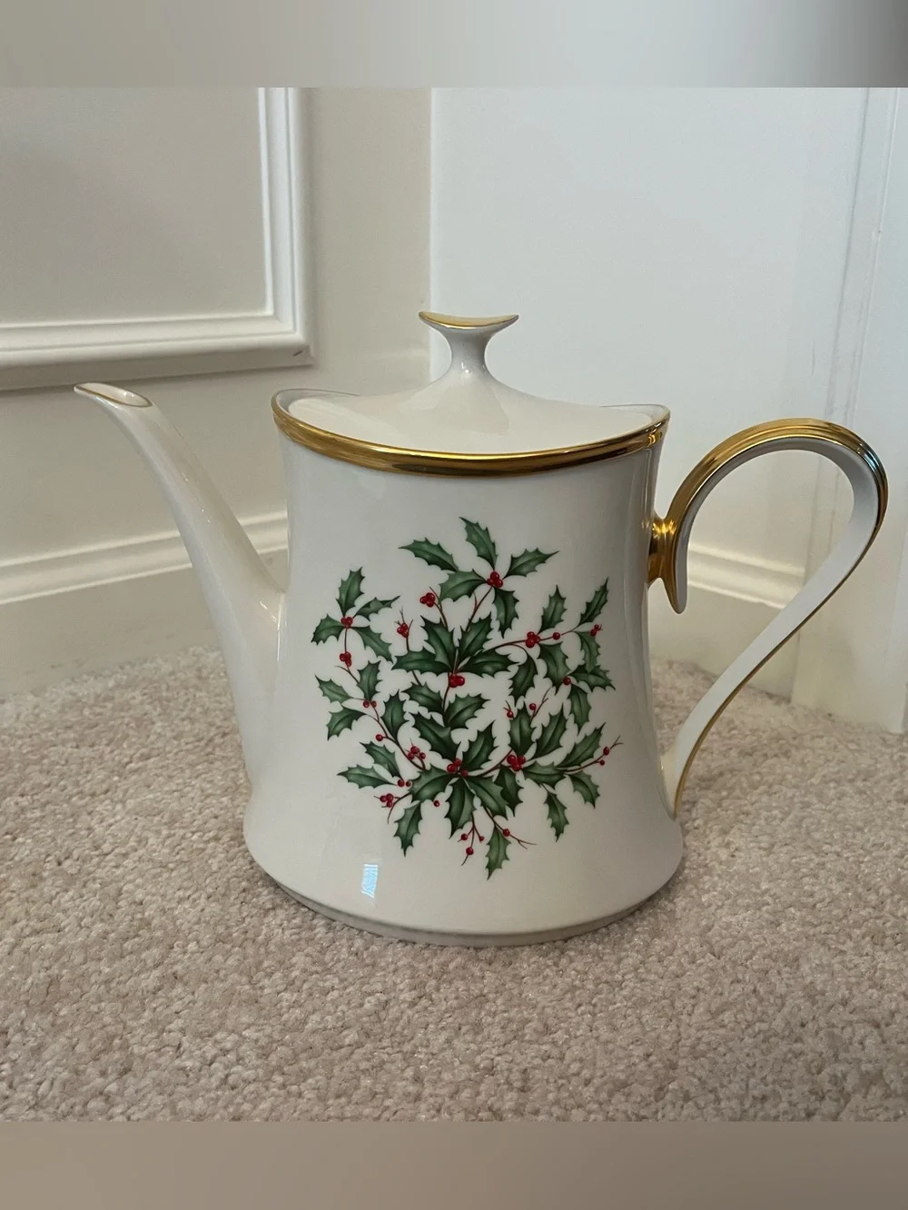 Lenox Holiday Coffee pot with lid