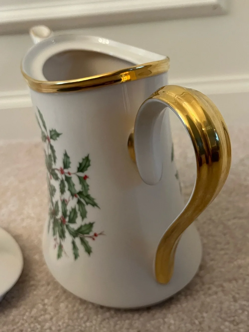 Lenox Holiday Coffee pot with lid