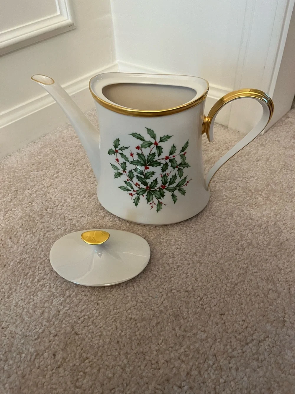 Lenox Holiday Coffee pot with lid