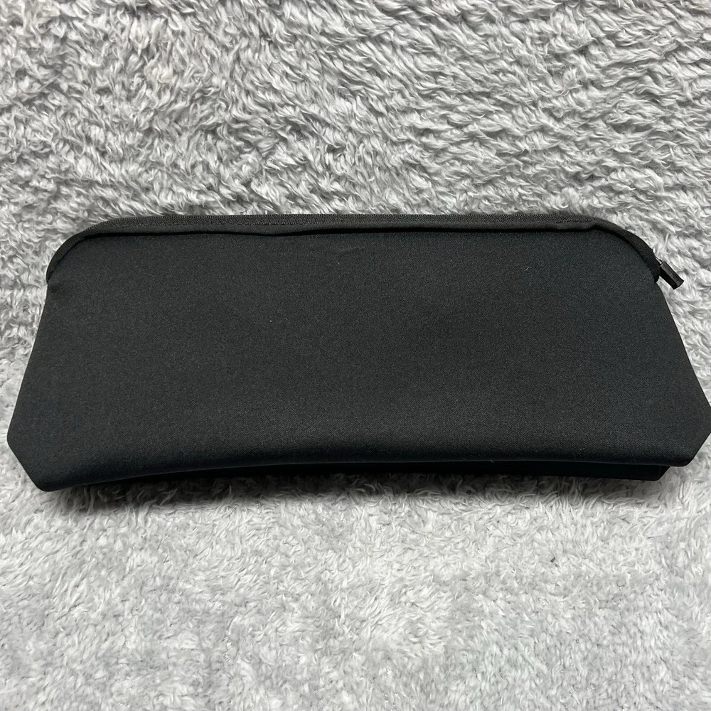 Skims Neoprene Pouch Bag Black Water Resistant Make‎ Up Toiletry Travel Clutch