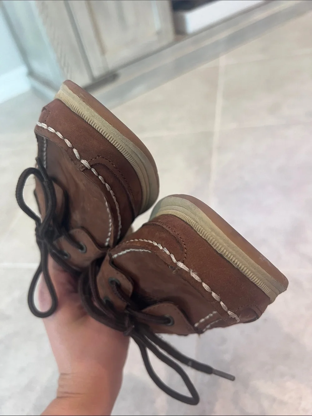 • Sperry Brown Kids Moccasin Boat Shoes with White Stitching, size 3 •