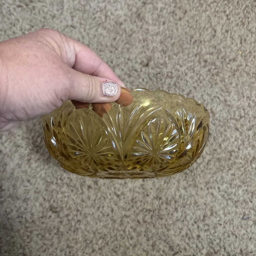 Star & Cameo Medallion Yellow Amber Glass  Serving Bowl Anchor Hocking 8